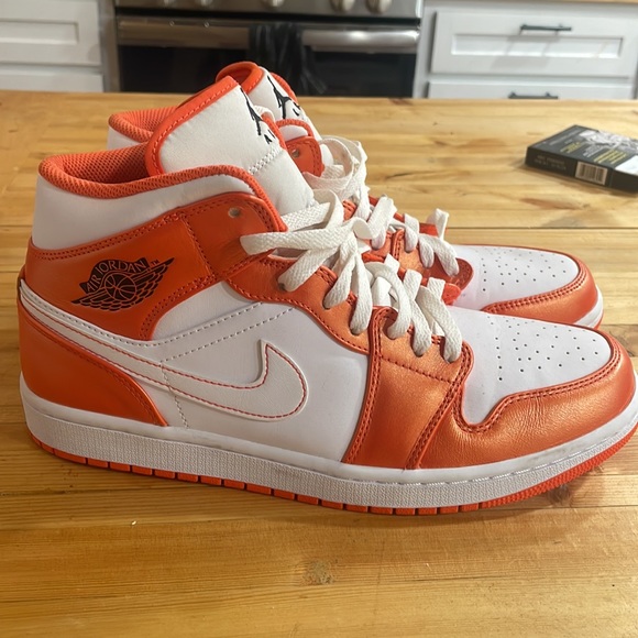 Air Jordan’s - Picture 2 of 3